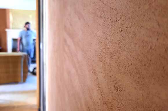 https://www.argilesdaquitaine.fr/wp-content/uploads/2025/06/solutions-argile-pour-murs-interieurs-materiaux-bas-carbone-Argiles-d-Aquitaine.jpg